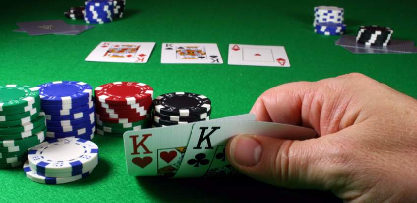 Kỹ thuật bluff poker 5 lá - Chiến lược tinh tế trong trò chơi thẻ bài